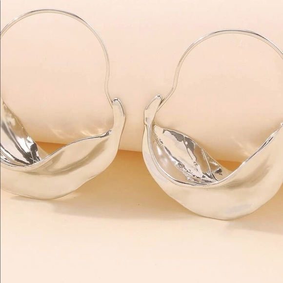 NWT Silver Hoop Earrings - Picture 4 of 4